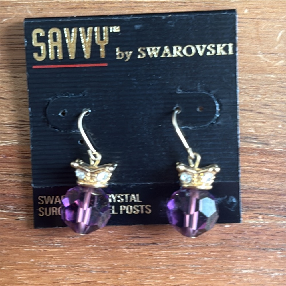 Vintage savvy by SWAROVSKI purple crystal and goldtone earrings - Picture 8 of 9